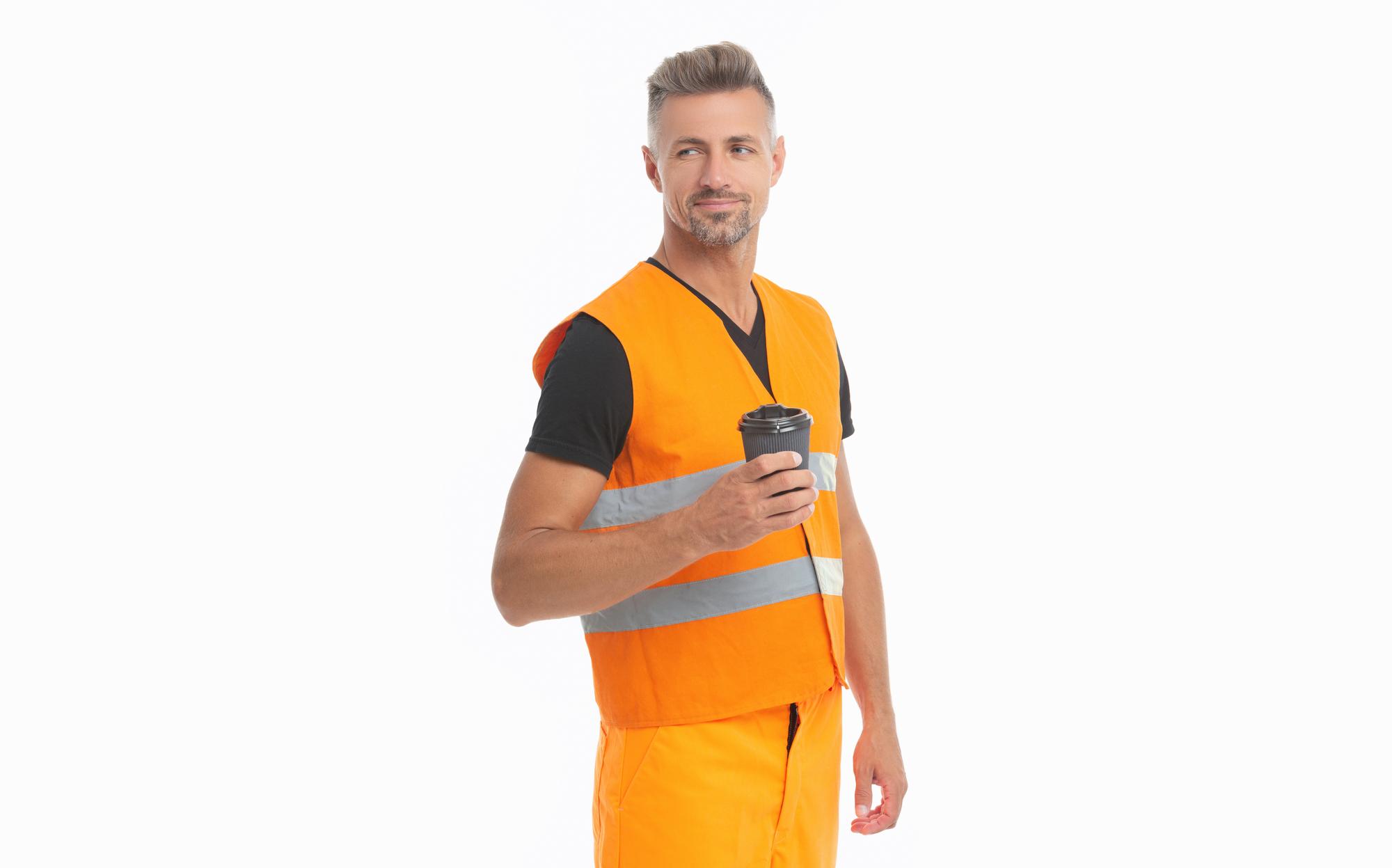 Technik na platformie w pokoju kontroli